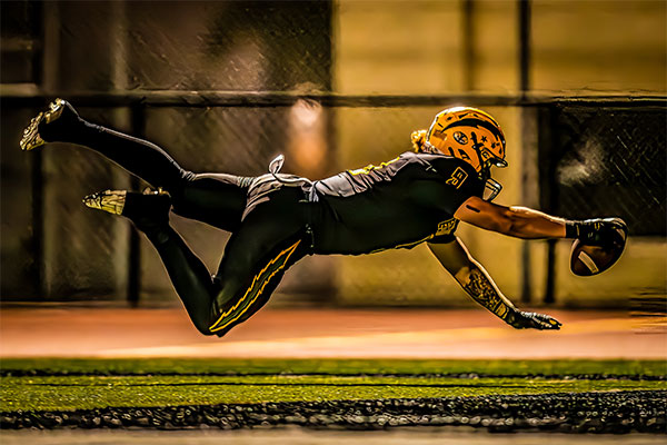 Julius Gillick (#9) lays out for 6 the TD.