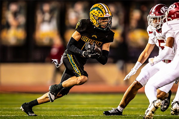 Ayden Degiacomo (#6) evading defenders.