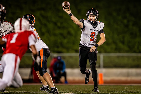 Brady Edmunds (#9) throwing the ball to his open receiver.